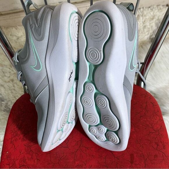 Nike Women's Gray Running Shoes - Picture 8 of 9